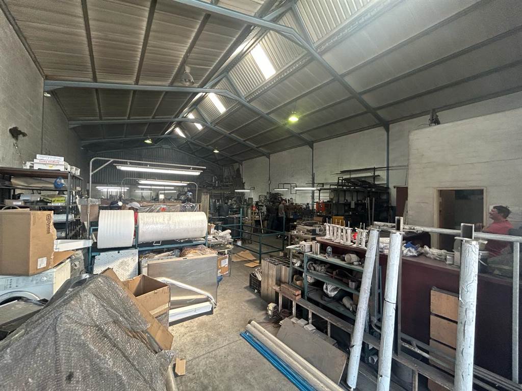 395  m² Industrial space in Everite Industria photo number 9