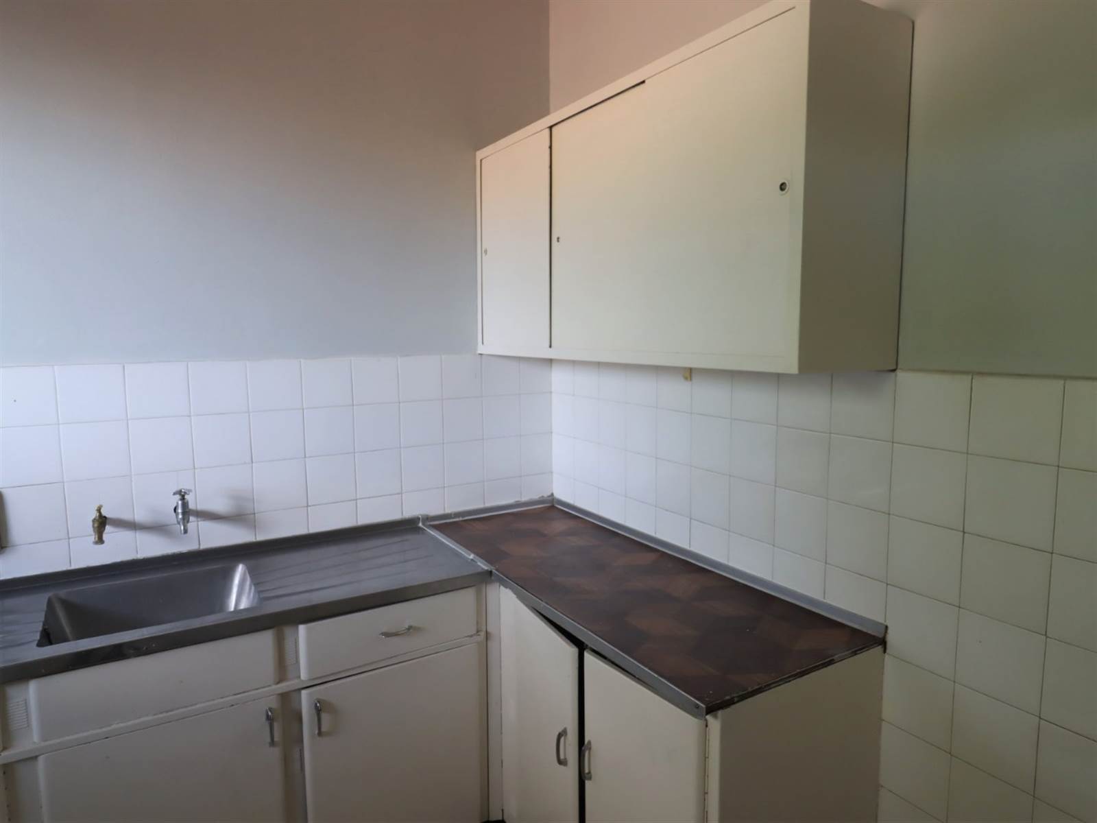 2 Bed Apartment in Bloemfontein photo number 9