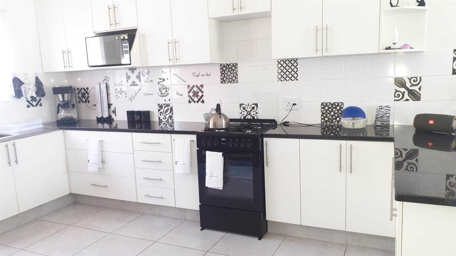 3 Bed Townhouse in Mossel Bay Ext 15 photo number 7