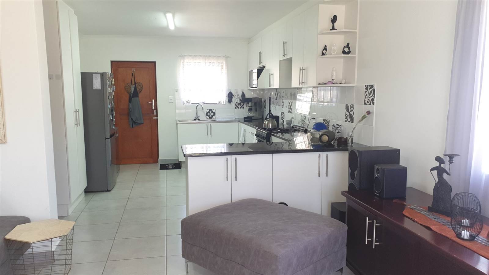 3 Bed Townhouse in Mossel Bay Ext 15 photo number 6
