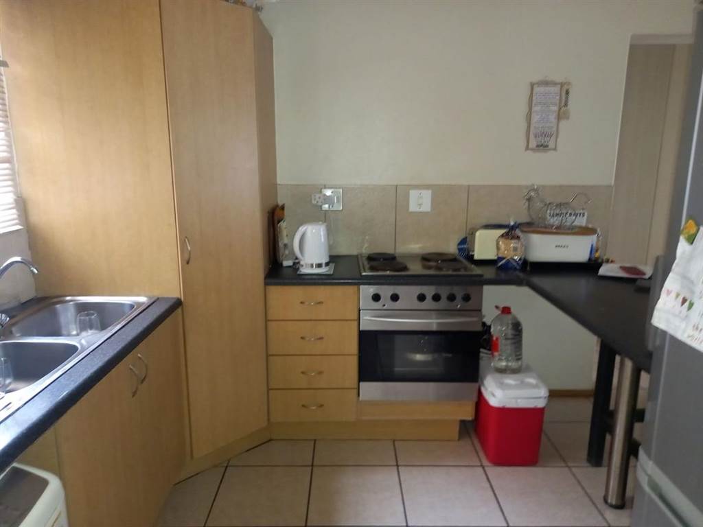 2 Bed Apartment in Rynfield photo number 3