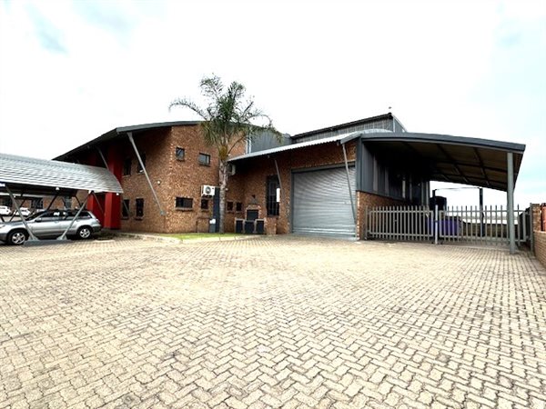 990  m² Industrial space in Middelburg Central