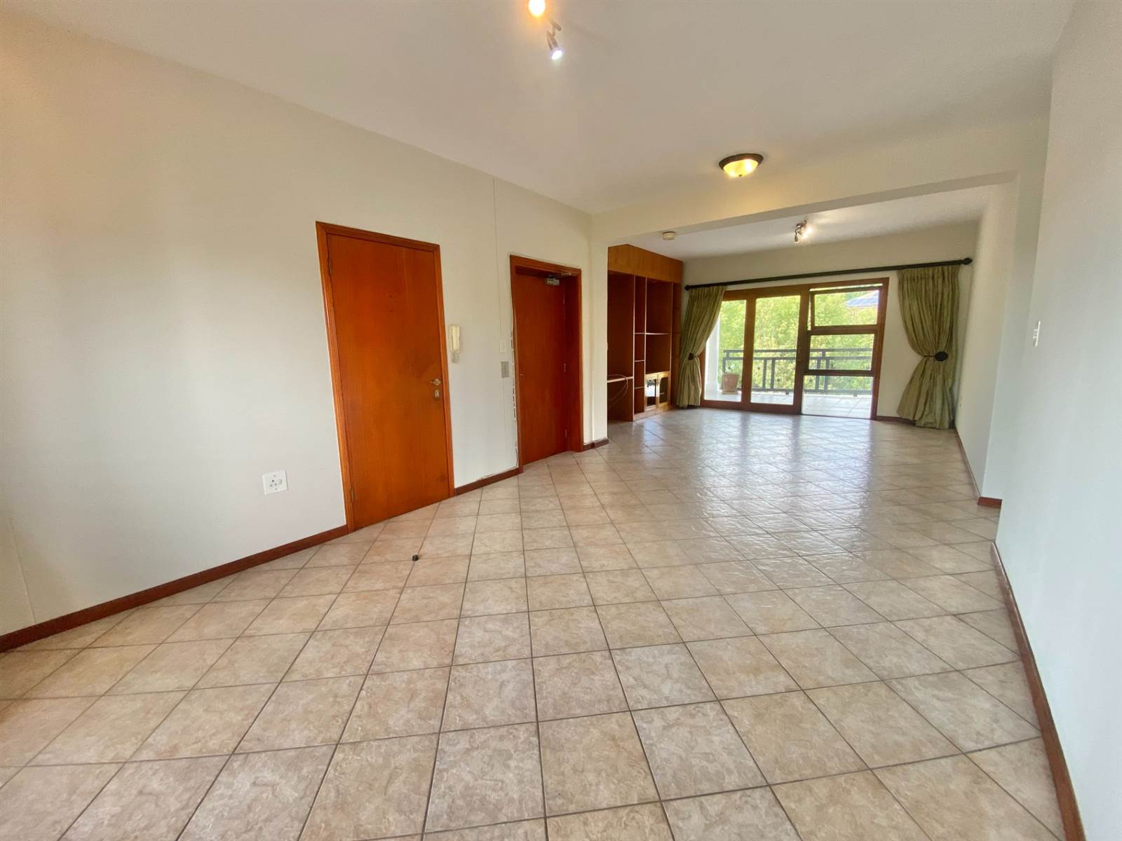 2 Bed Apartment in Dunkeld West photo number 6