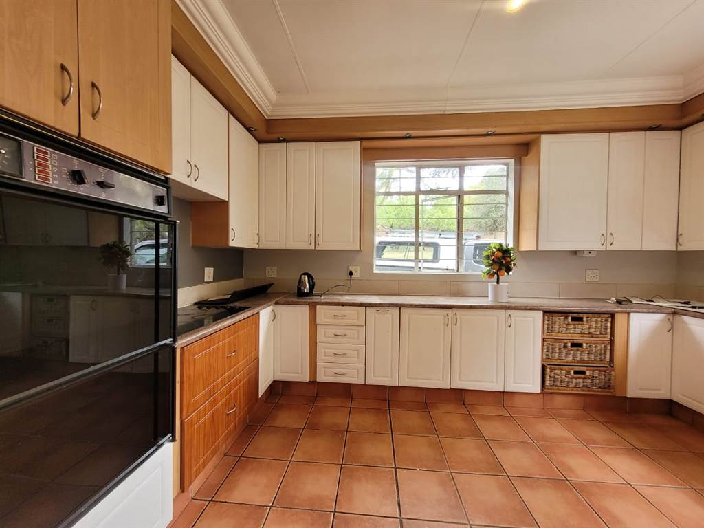 4 Bed House to rent in Honeydew RR4241767 Private Property