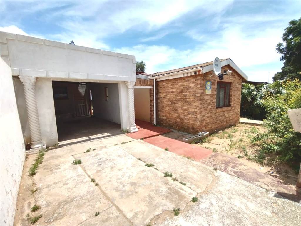 2 Bed House in Zwide photo number 2