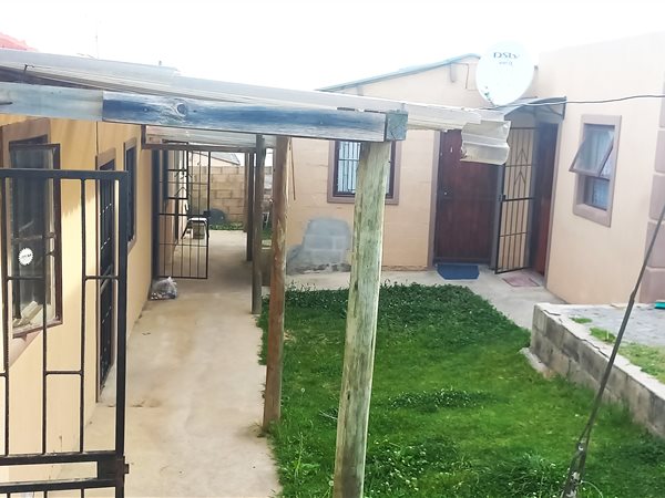 7 Bed House in Thembalethu