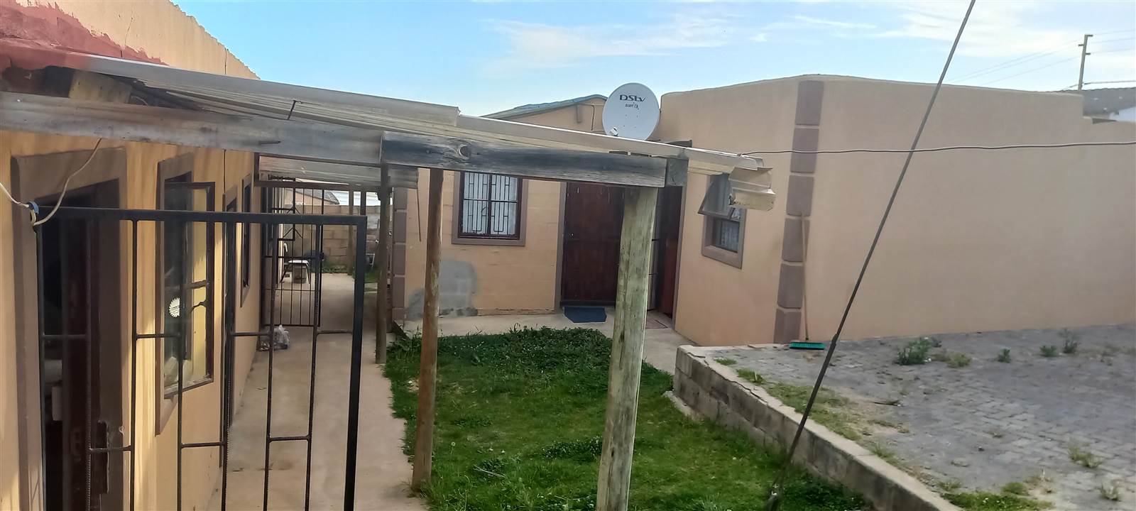 7 Bed House in Thembalethu photo number 8