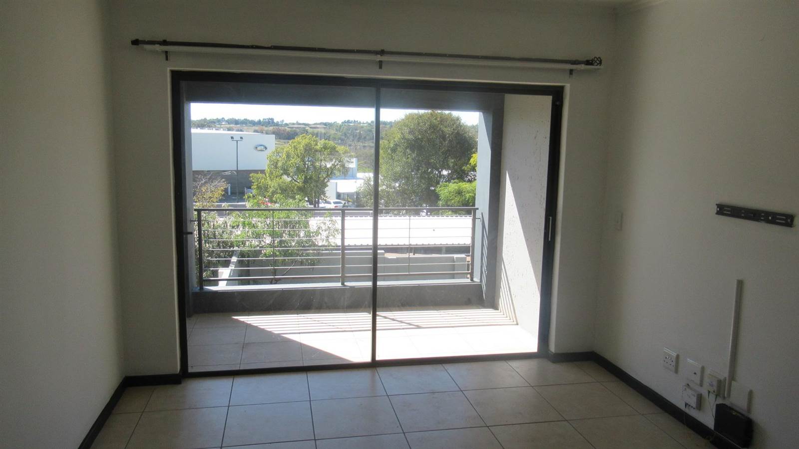 3 Bed Townhouse in Lonehill photo number 9