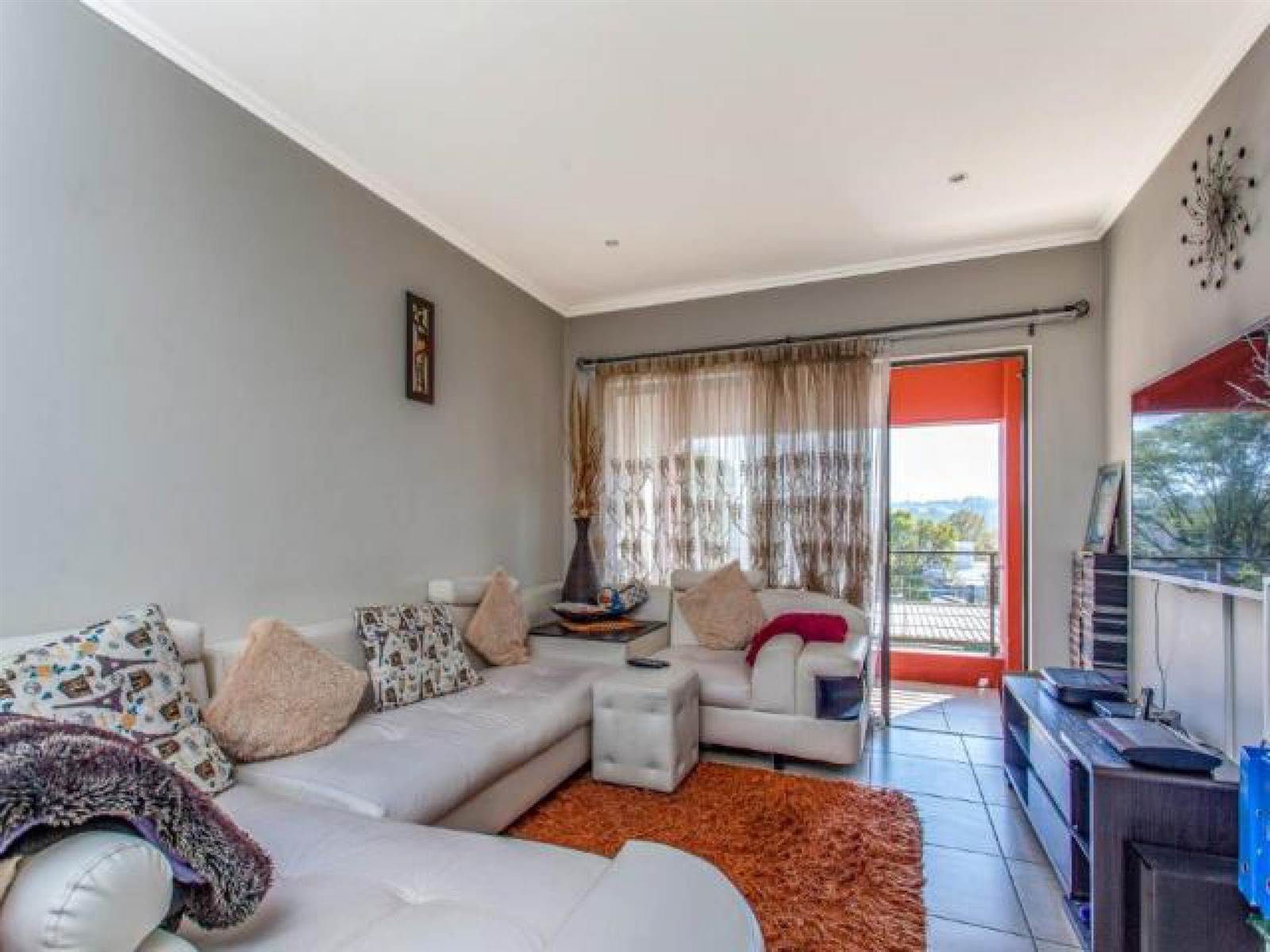 3 Bed Townhouse in Lonehill photo number 30