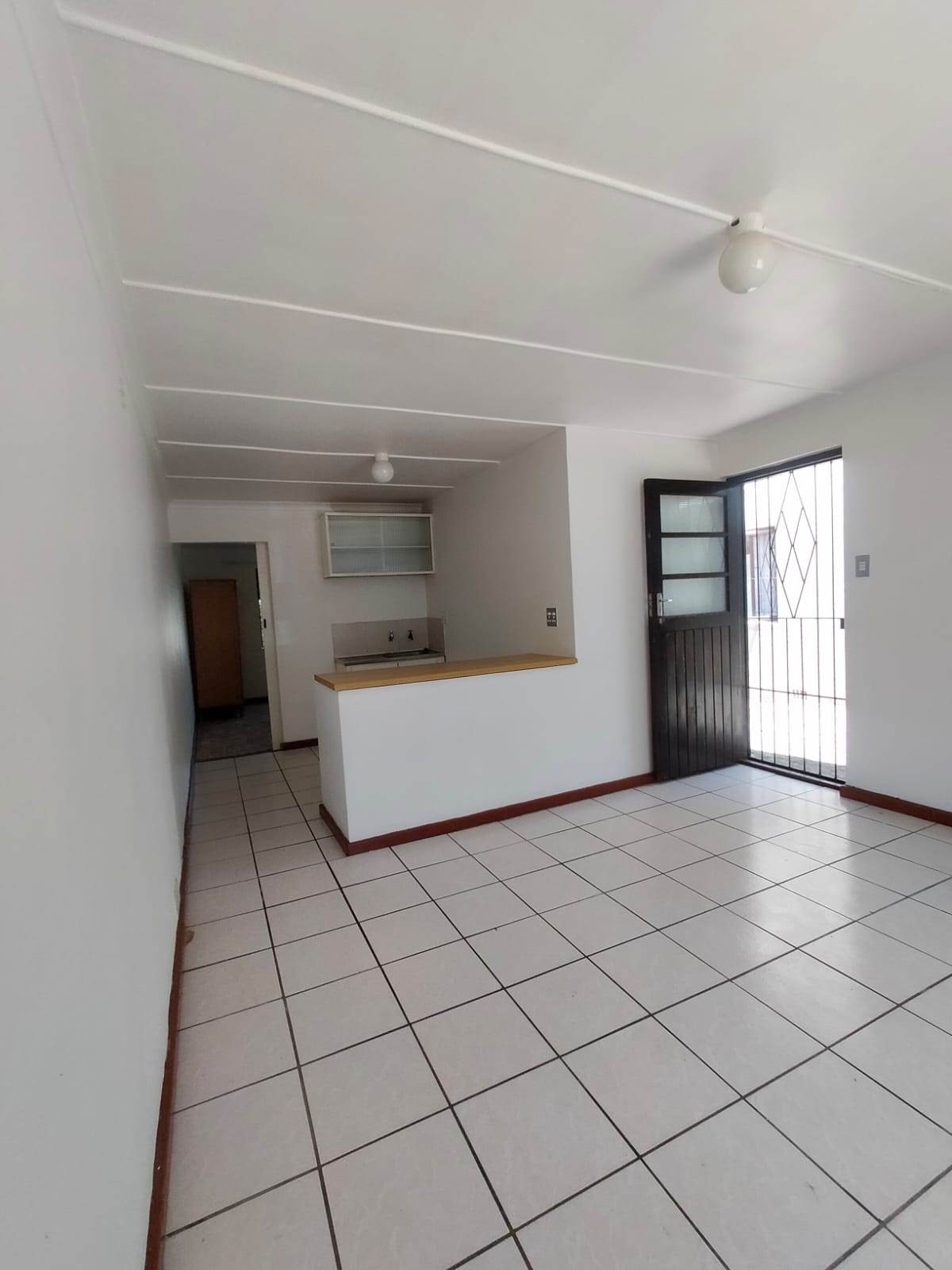 1 Bed Flat in Swellendam photo number 2