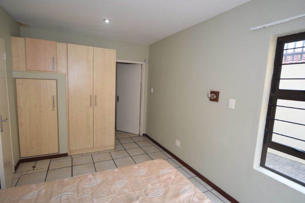 1 Bed Apartment in Nelspruit Central photo number 12