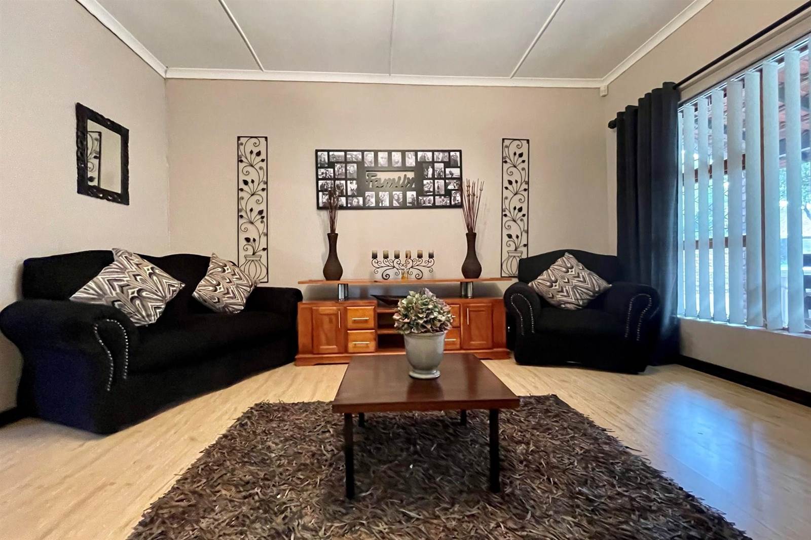 4 Bed House in Boskloof photo number 14