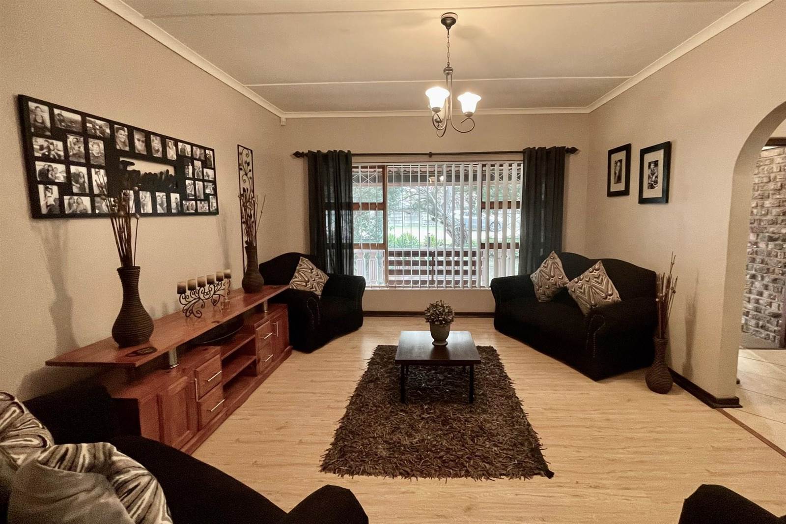 4 Bed House in Boskloof photo number 3