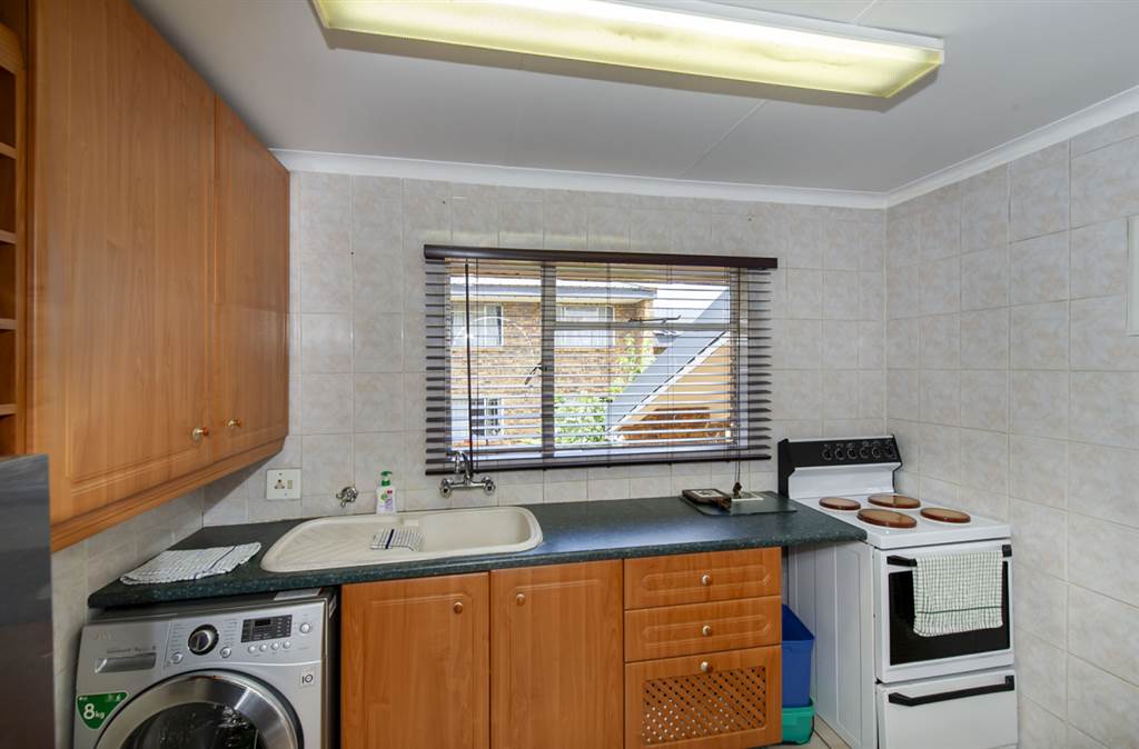 2 Bed Townhouse in Eastleigh photo number 6