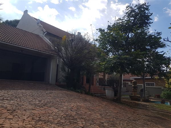 4 Bedroom House 4 Bedroom House