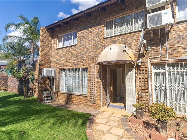 4 Bedroom Townhouse 4 Bedroom Townhouse
