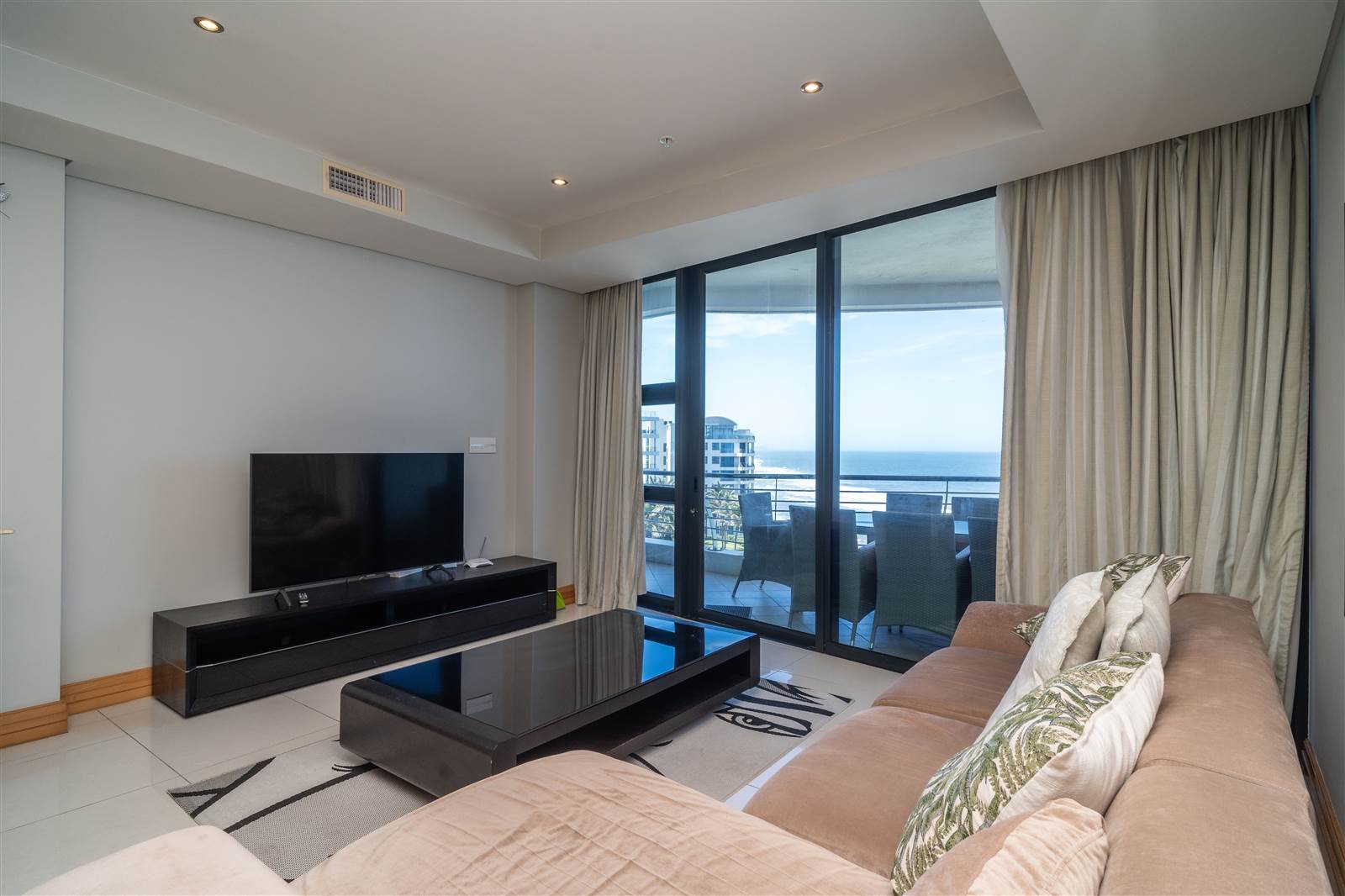 2 Bed Flat in Umhlanga Rocks photo number 9