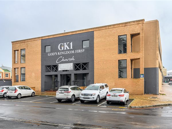 812  m² Commercial space