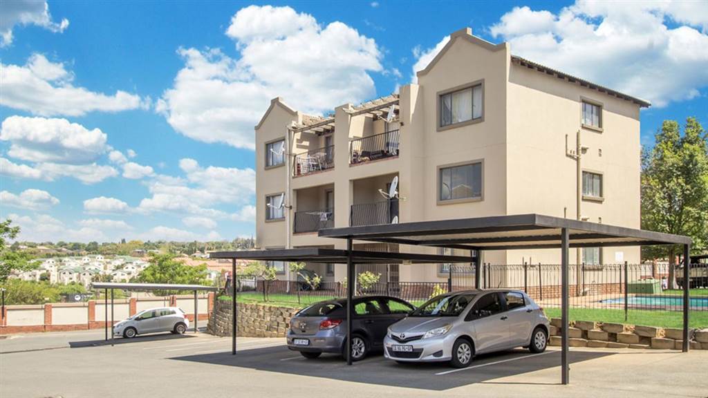 2 Bed Apartment in Bloubosrand photo number 13