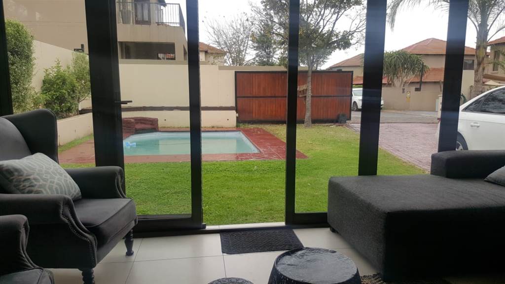4 Bed House in Fourways photo number 12