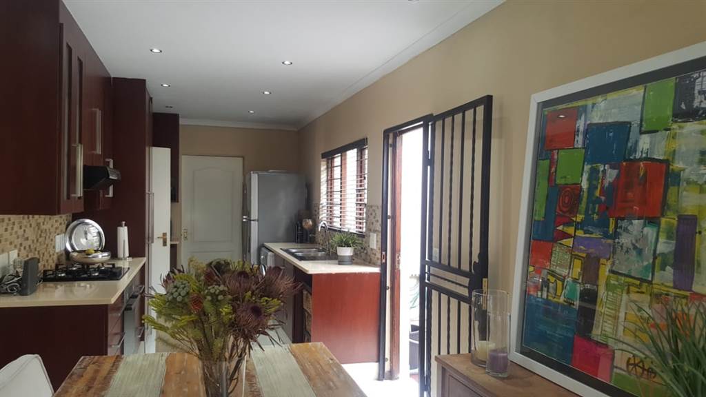 4 Bed House in Fourways photo number 13