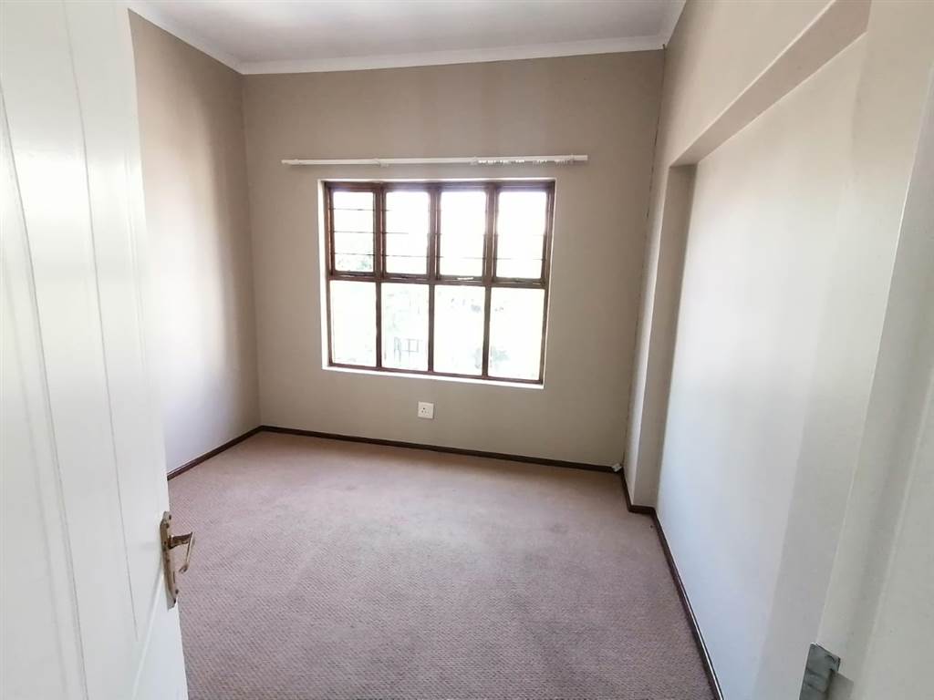 2 Bed Apartment in Bryanston photo number 14