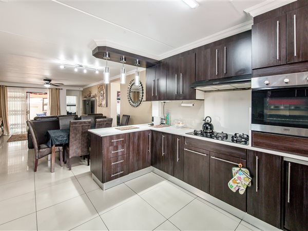 4 Bedroom Townhouse 4 Bedroom Townhouse