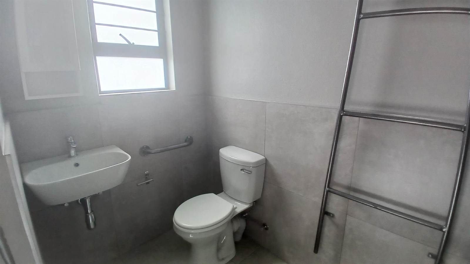 Bachelor apartment in Riversdale photo number 7