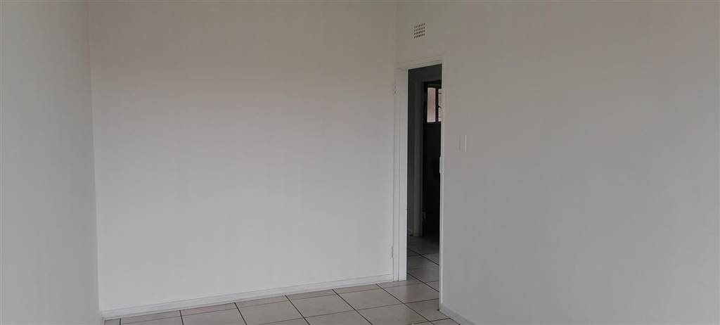 1 Bed Apartment in Heidelberg Central photo number 3