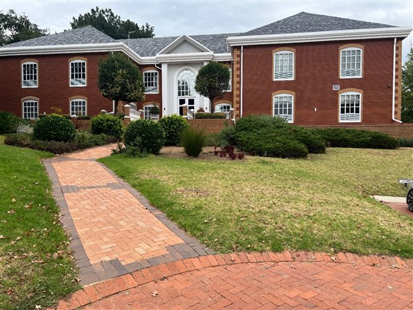 338  m² Commercial space in Bryanston East