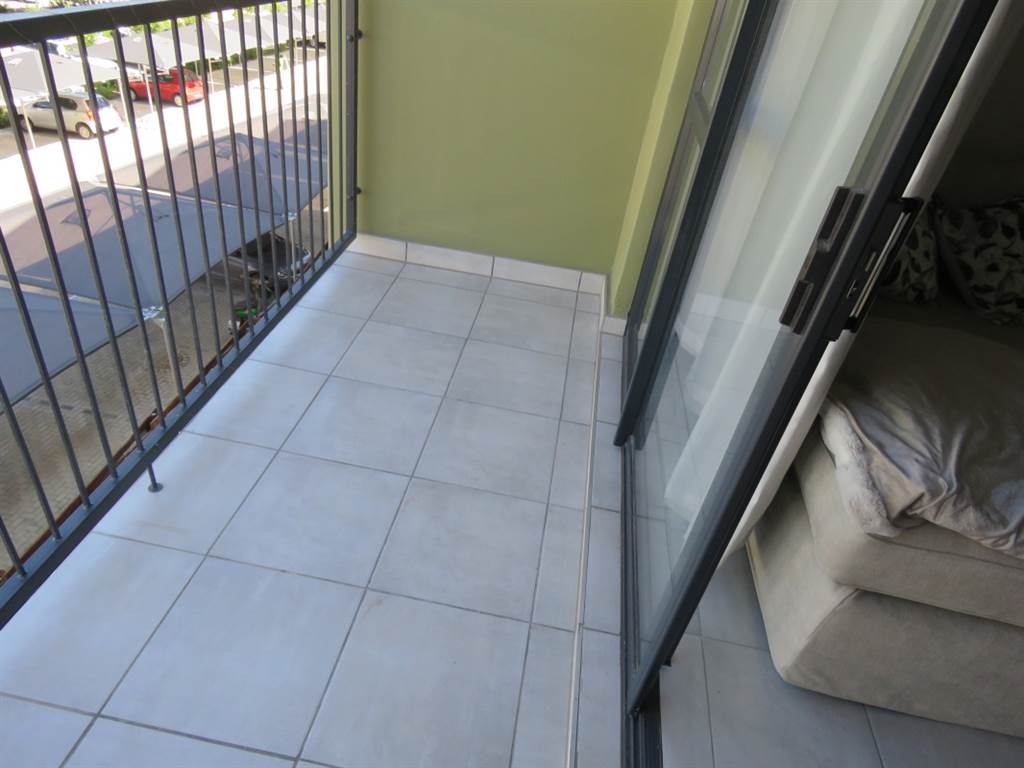 1 Bed Apartment in Gordons Bay Central photo number 11