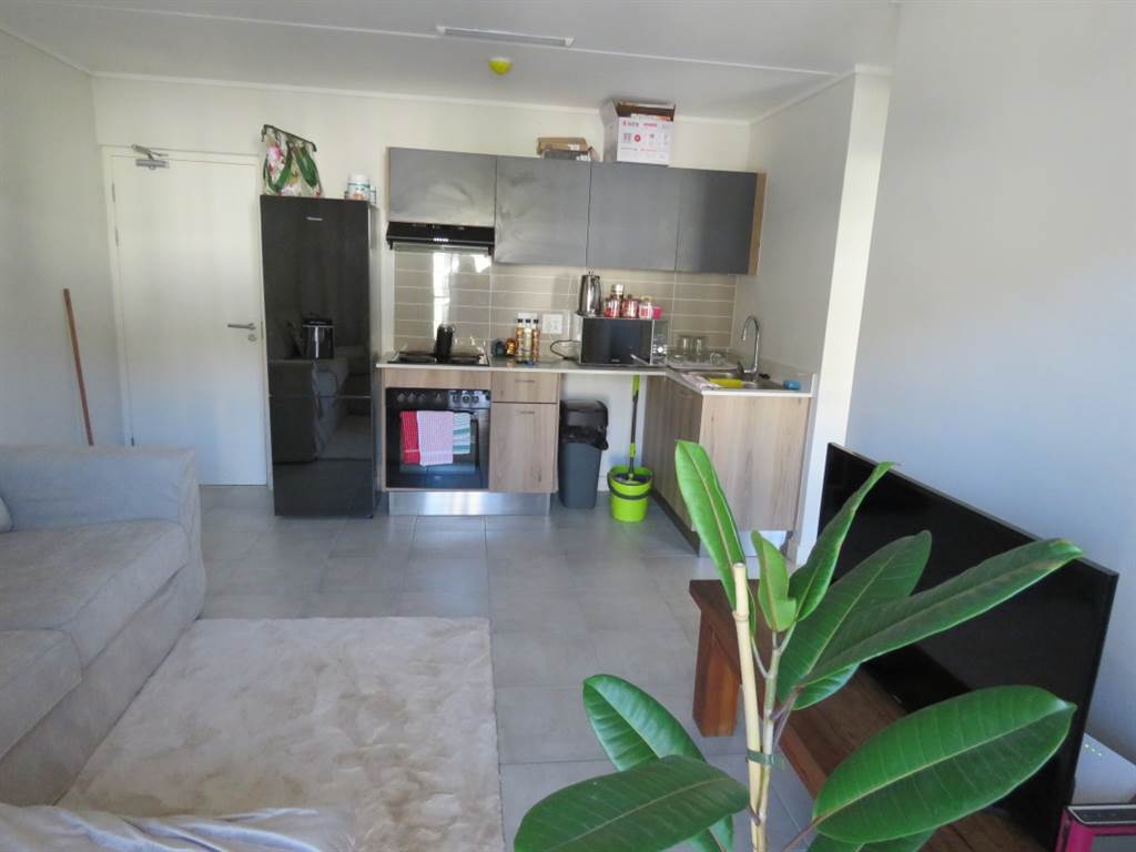 1 Bed Apartment in Gordons Bay Central photo number 2
