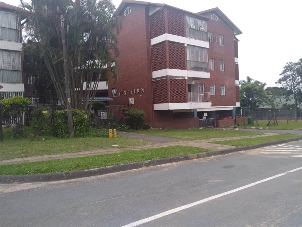 3 Bed Apartment in Pinetown Central photo number 1