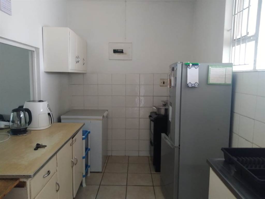 3 Bed Apartment in Pinetown Central photo number 23