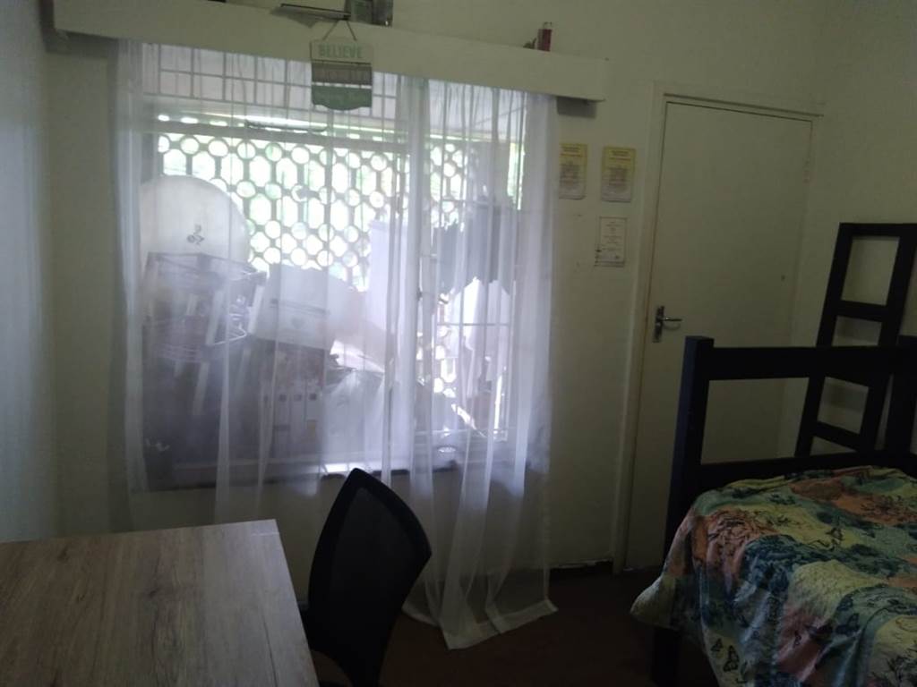 3 Bed Apartment in Pinetown Central photo number 16