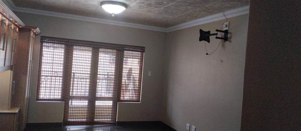 3 Bed Townhouse in Secunda photo number 13