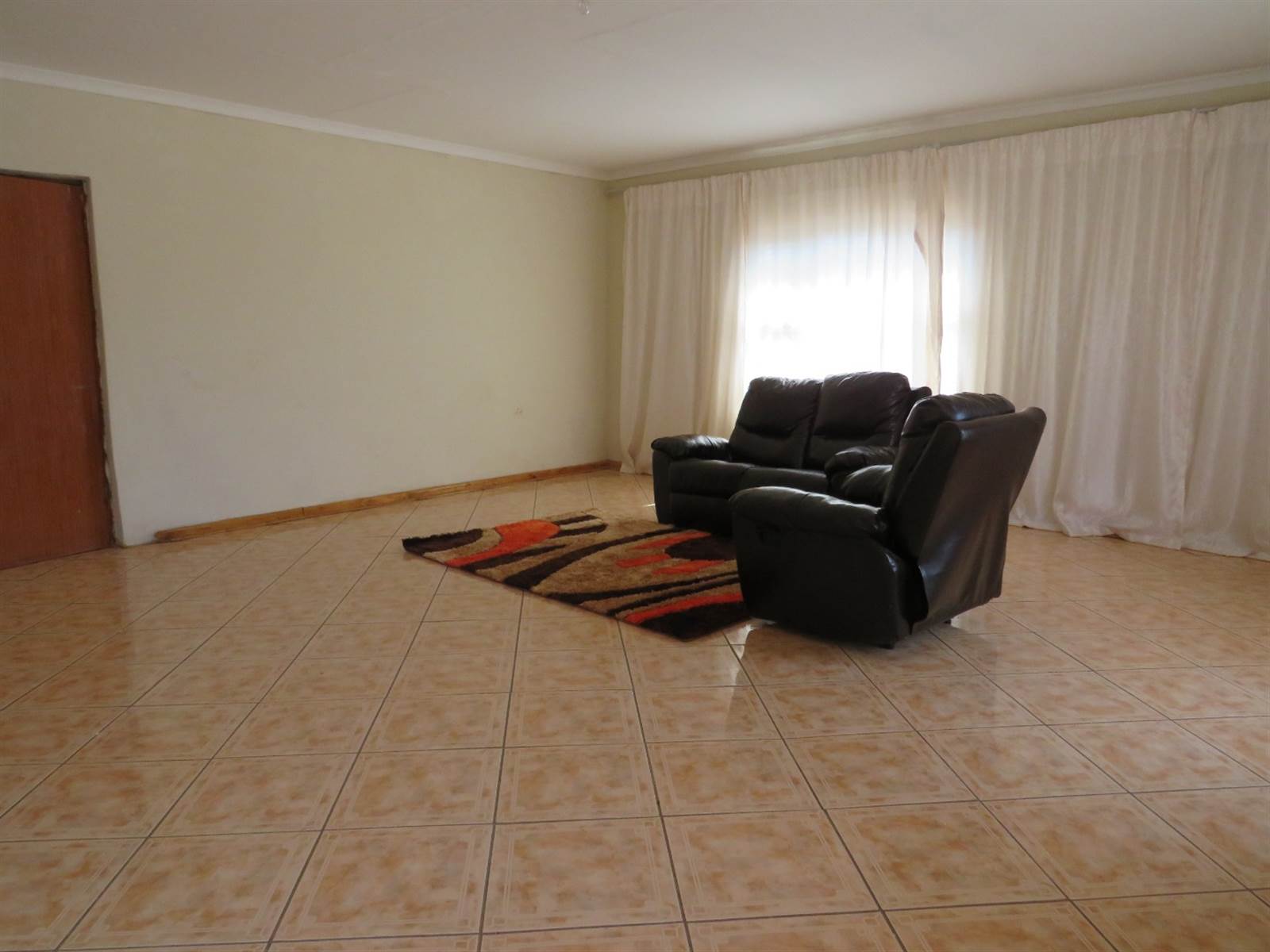 4 Bed House in Mlungisi photo number 5