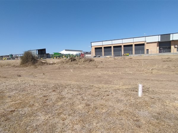 1 838 m² Land