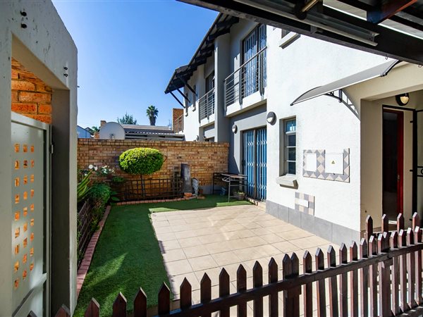 3 Bedroom Townhouse 3 Bedroom Townhouse