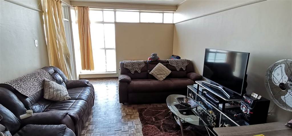 1 Bed Apartment in Durban CBD photo number 2