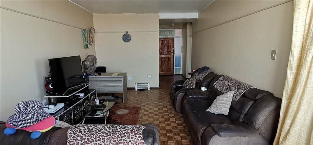 1 Bed Apartment in Durban CBD photo number 3