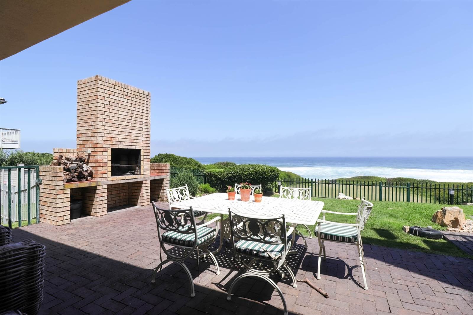 6 Bed House in Outeniqua Strand photo number 17