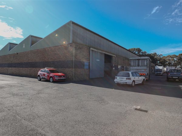 732  m² Industrial space