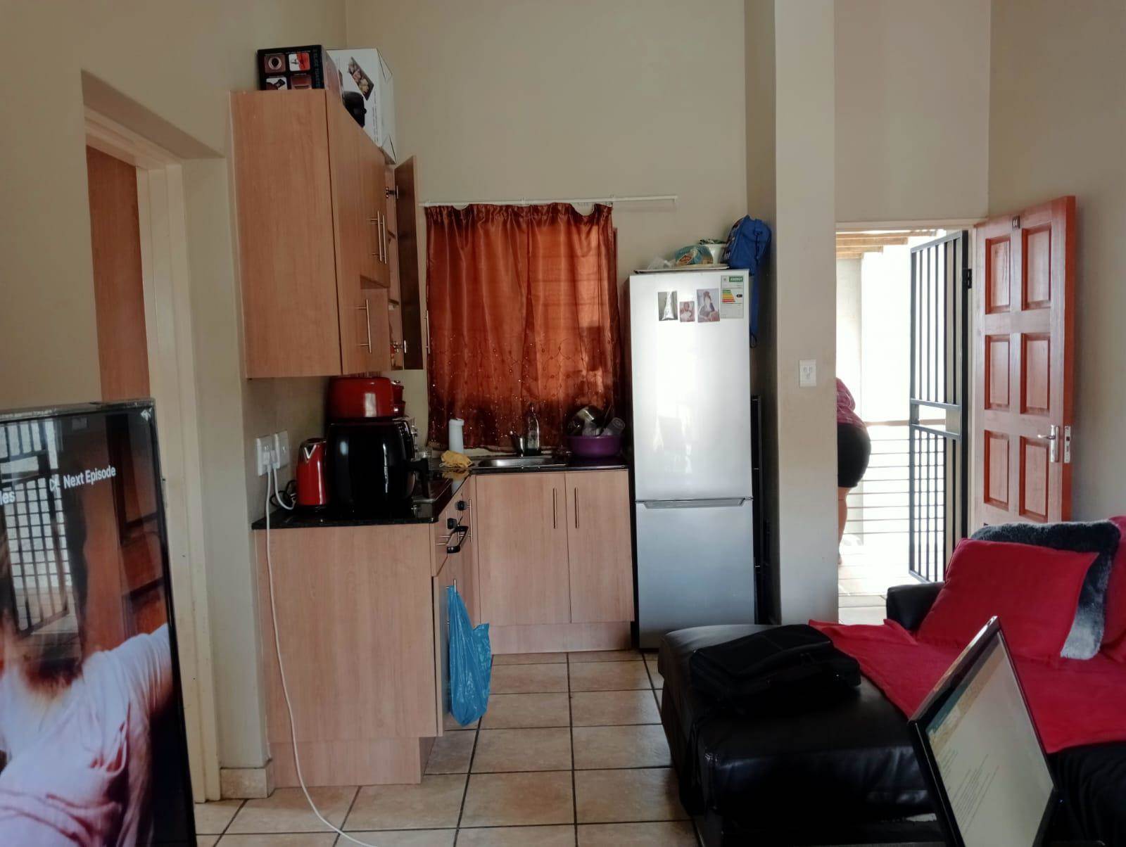 1 Bed Flat in Nelspruit photo number 2