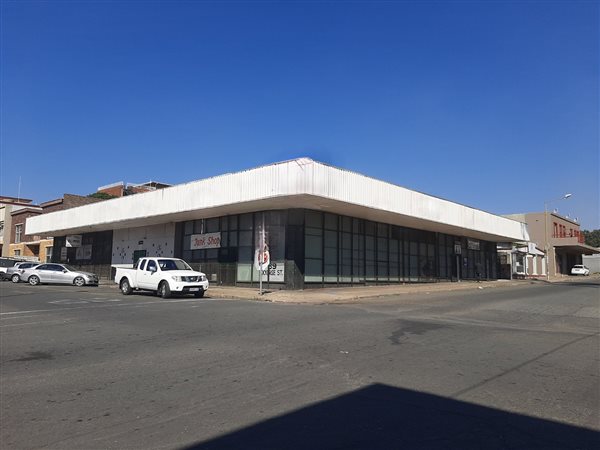 992  m² Commercial space