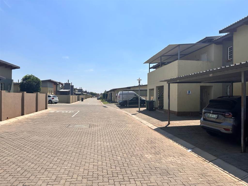3 Bed Cluster in Waterval East photo number 17