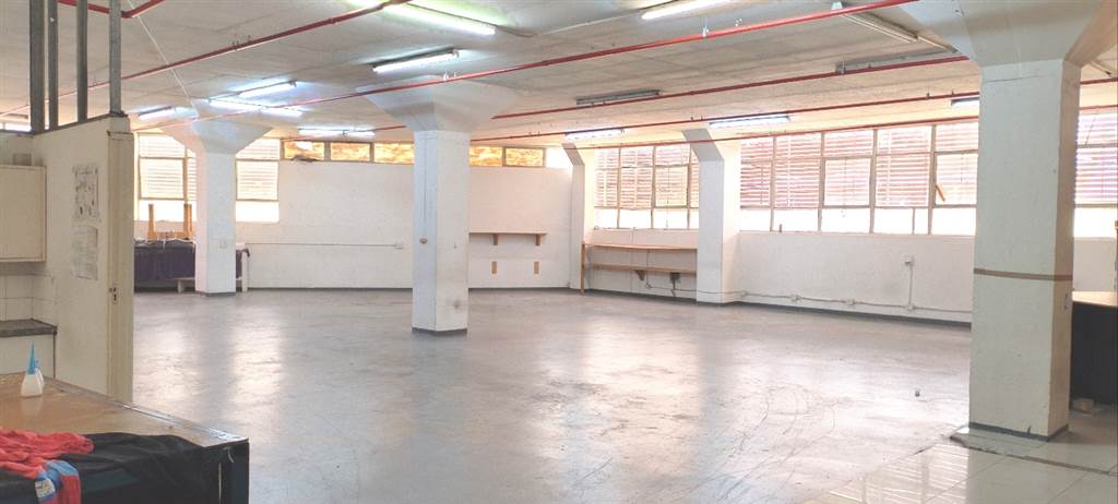 343  m² Industrial space in Overport photo number 1