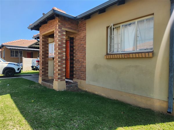 2 Bed Townhouse in Waterval East