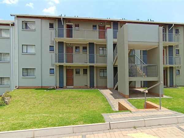 2 Bed House in Esther Park