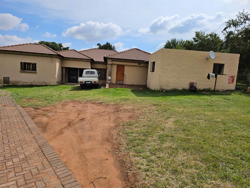 15 Bed House in Pretoria West photo number 7